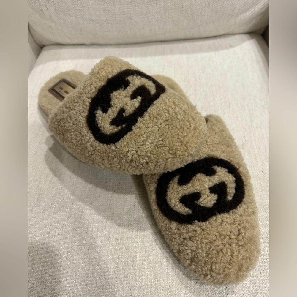 Gucci Beige Shearling Slip-On Mules with brown Double-G - Picture 2 of 6